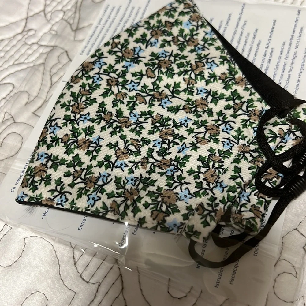 Tory Burch floral design face mask New in package